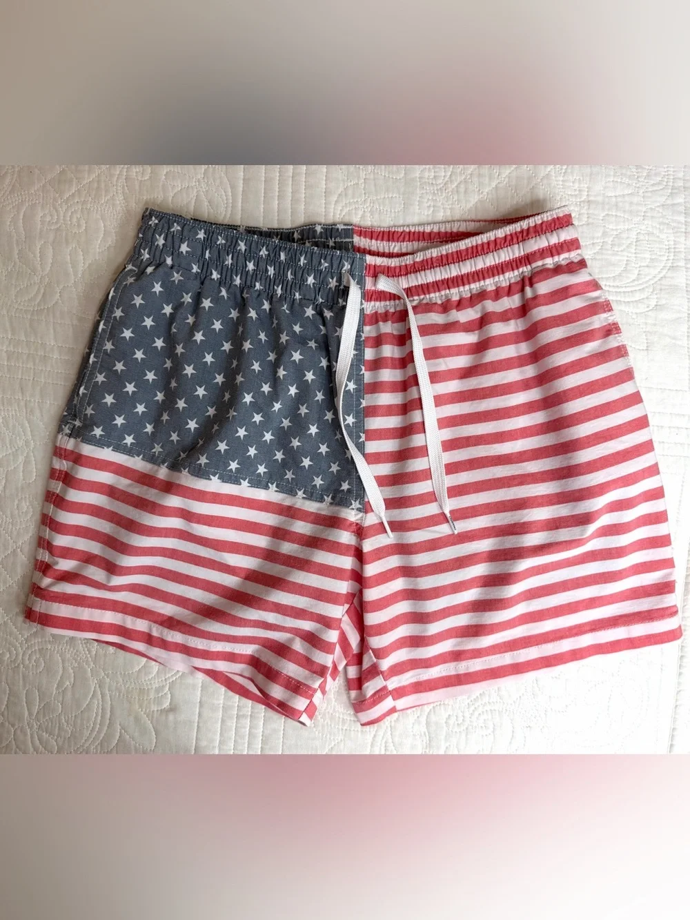 Chubbies Swim Trunks Men Small 5.5 Inch Blue Red Flag 4th July Brief Mesh Liner